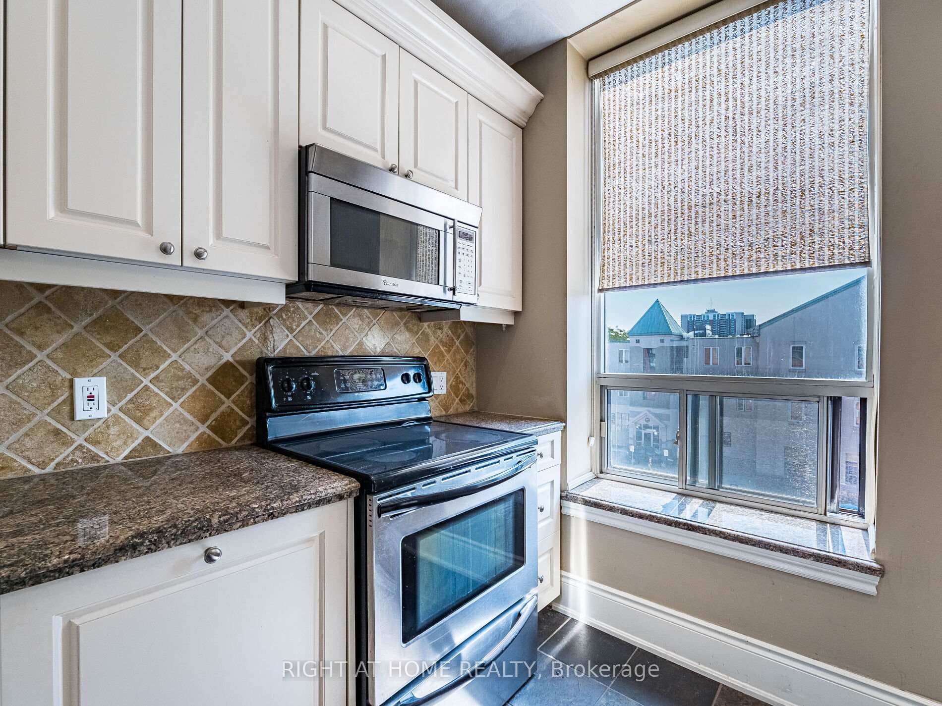 283 King Street Unit 302 photo 31