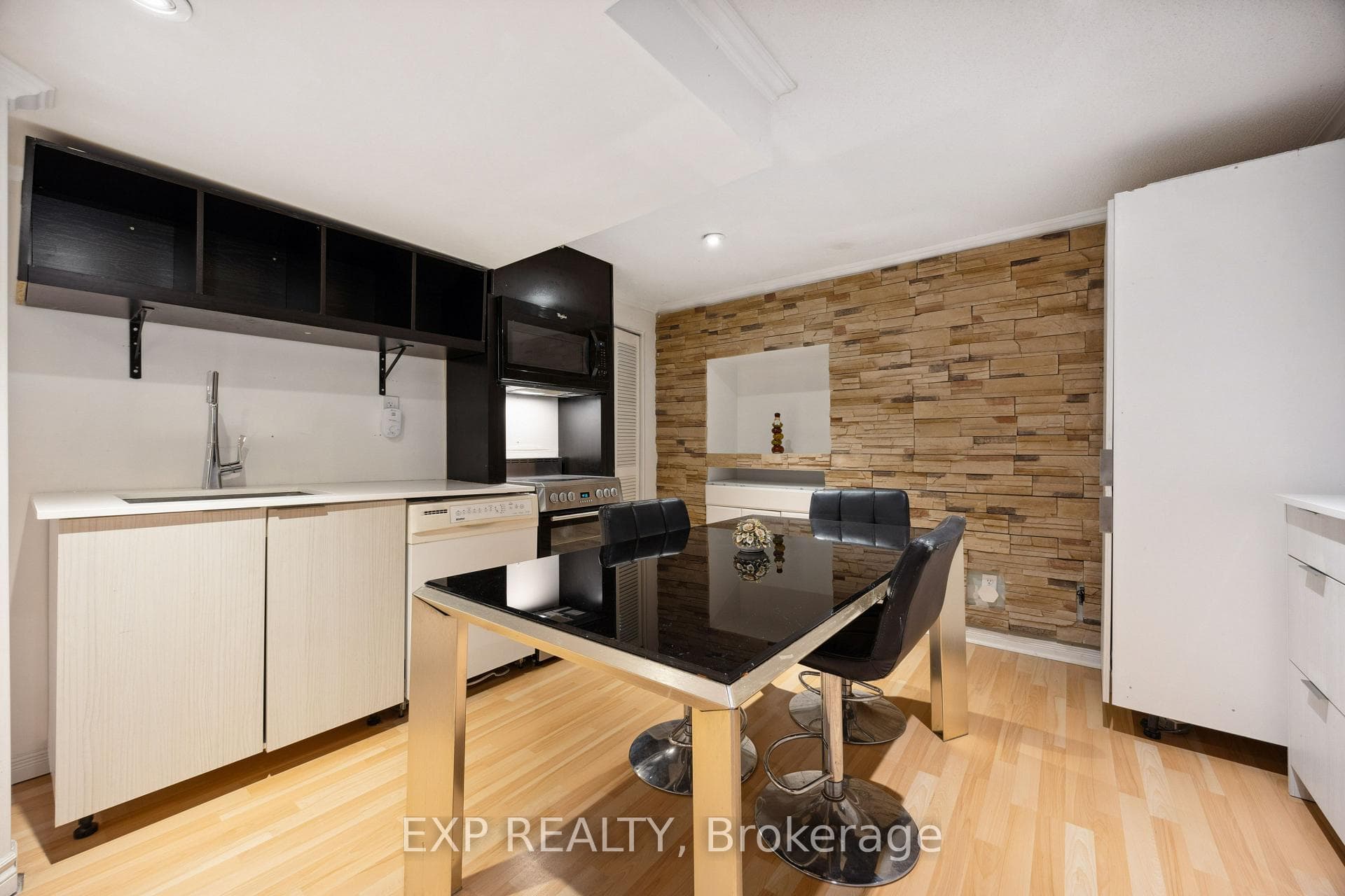 166 Lyndhurst Drive photo 37