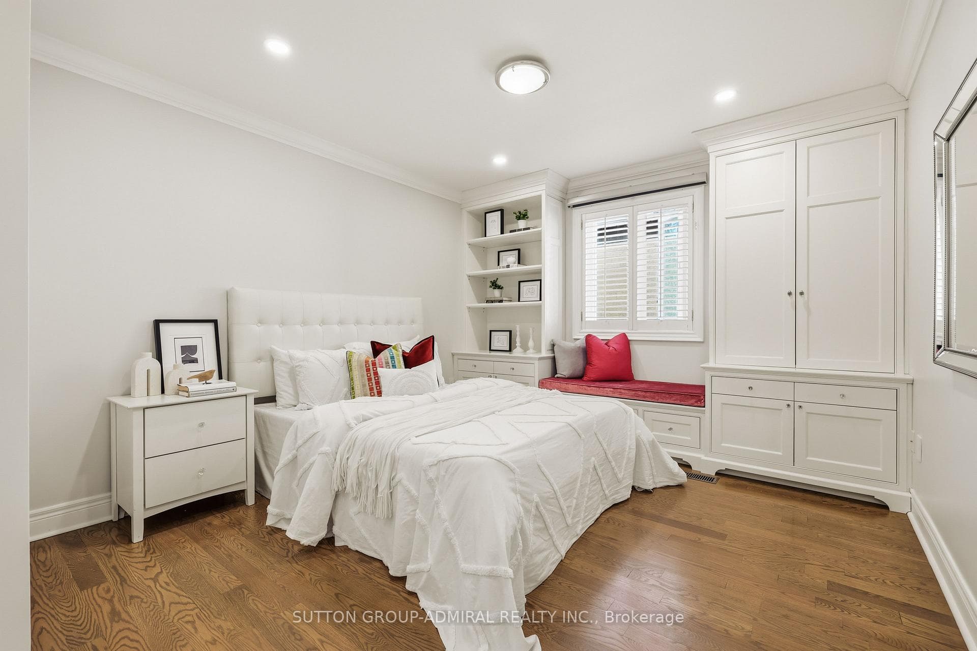 568 Fairlawn Avenue photo 33