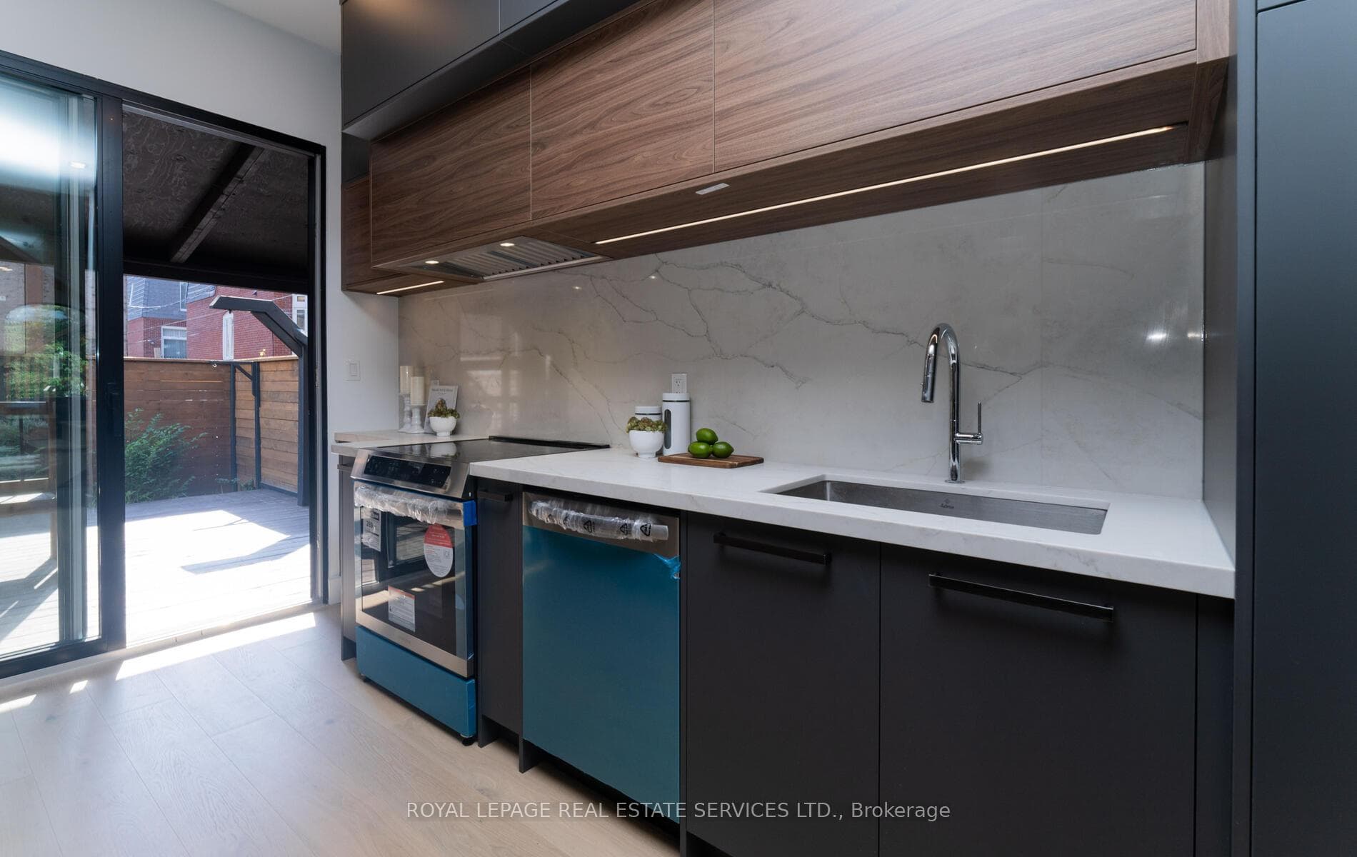 10 Tacoma Avenue photo 12