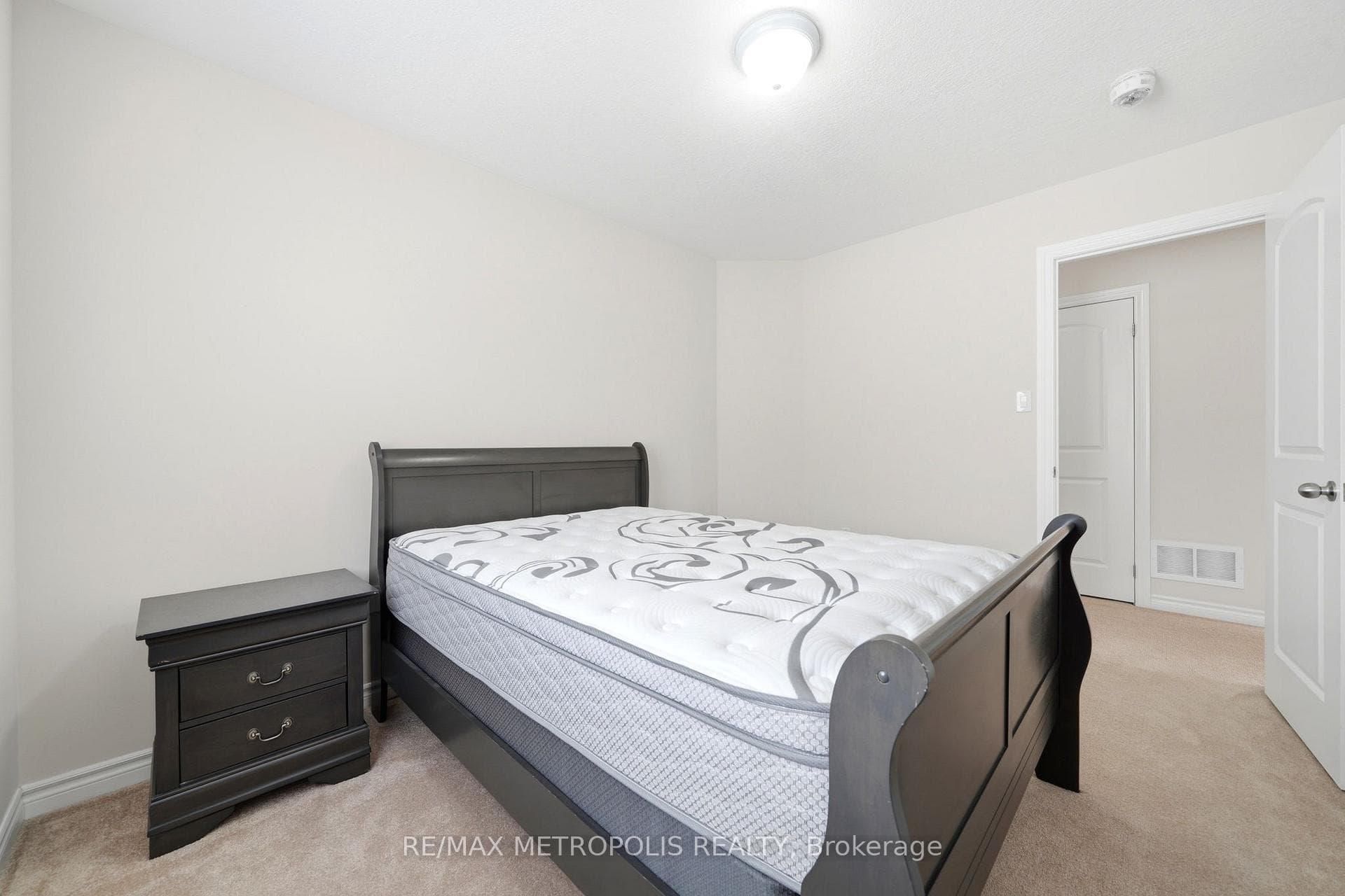 24 Bamburg Street photo 29