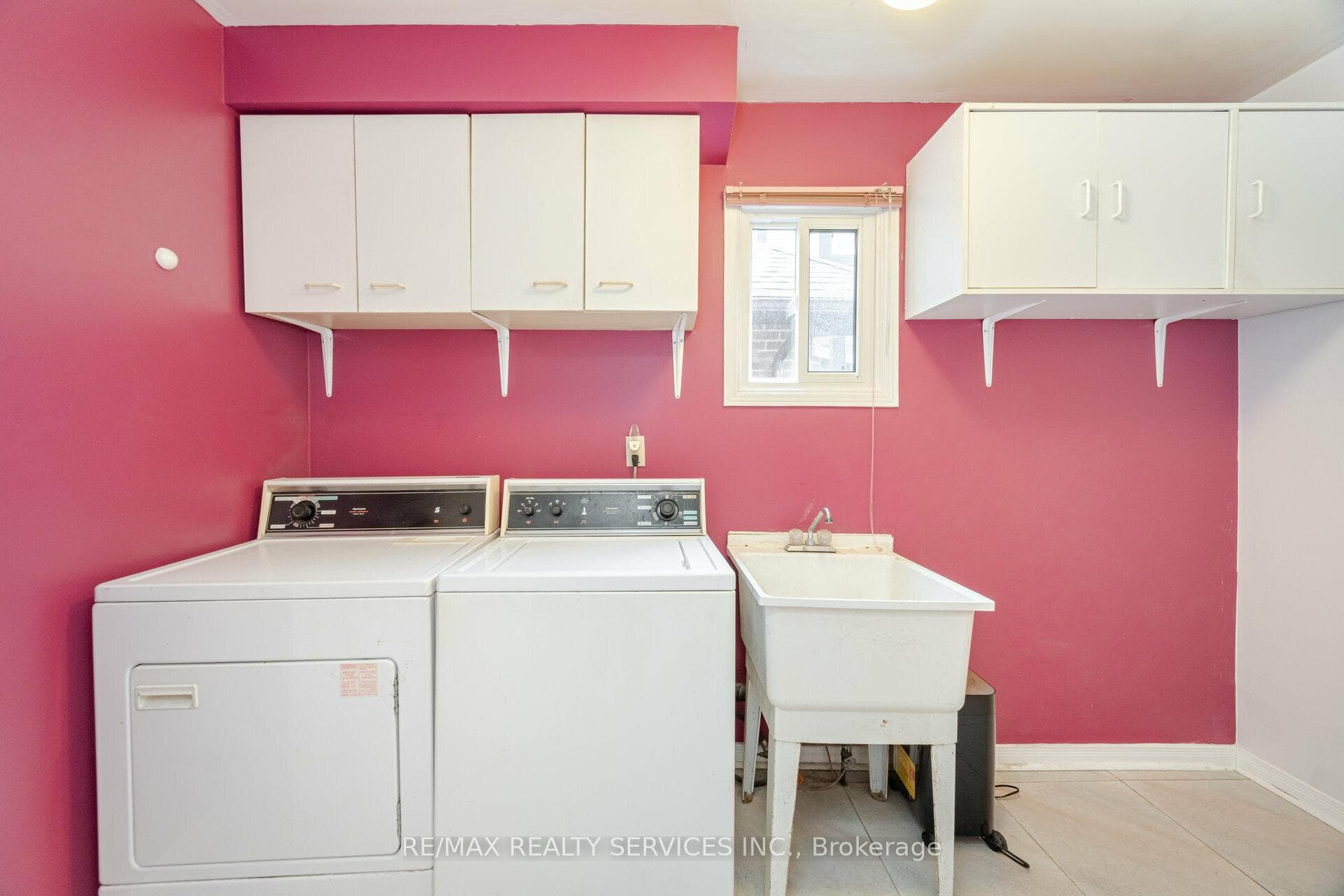 140 Lord Simcoe Drive photo 18