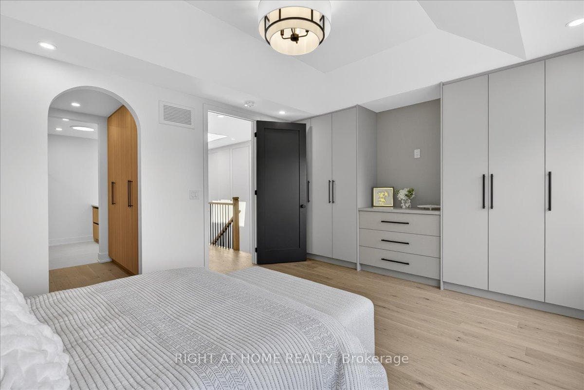 15B ROSEMEADE Avenue photo 24