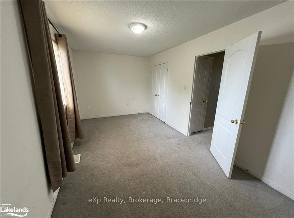 52 ADMIRAL Crescent photo 13