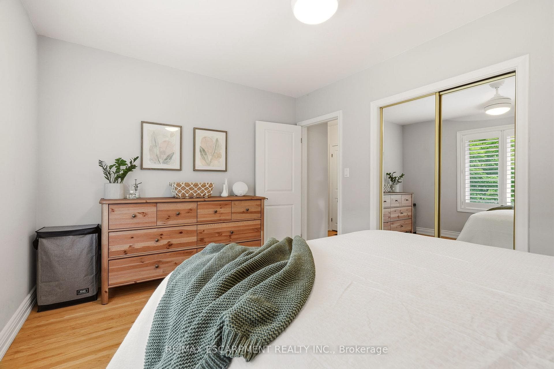 851 Mewburn Road photo 20