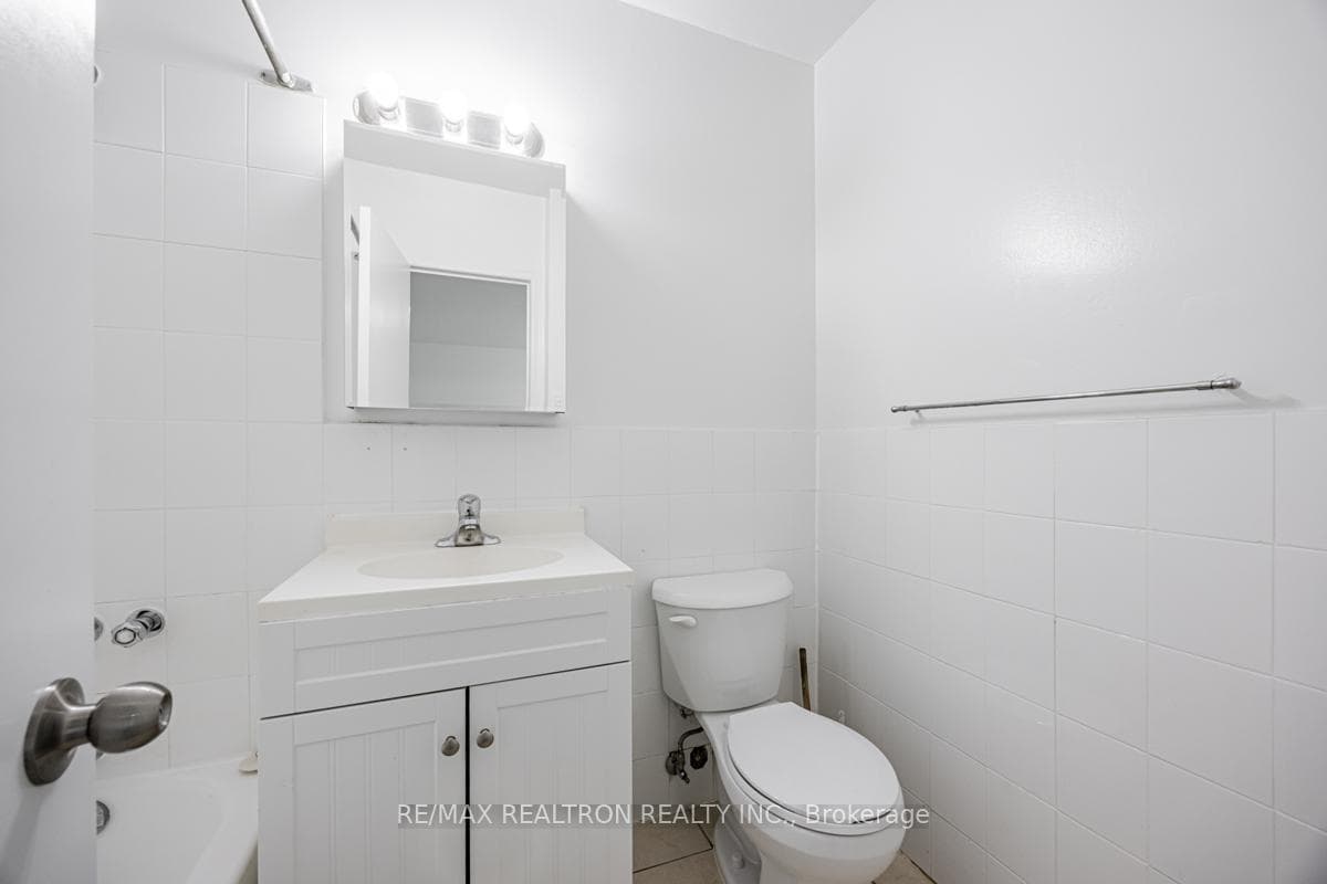 4 Hill Heights Road Unit 201 photo 16