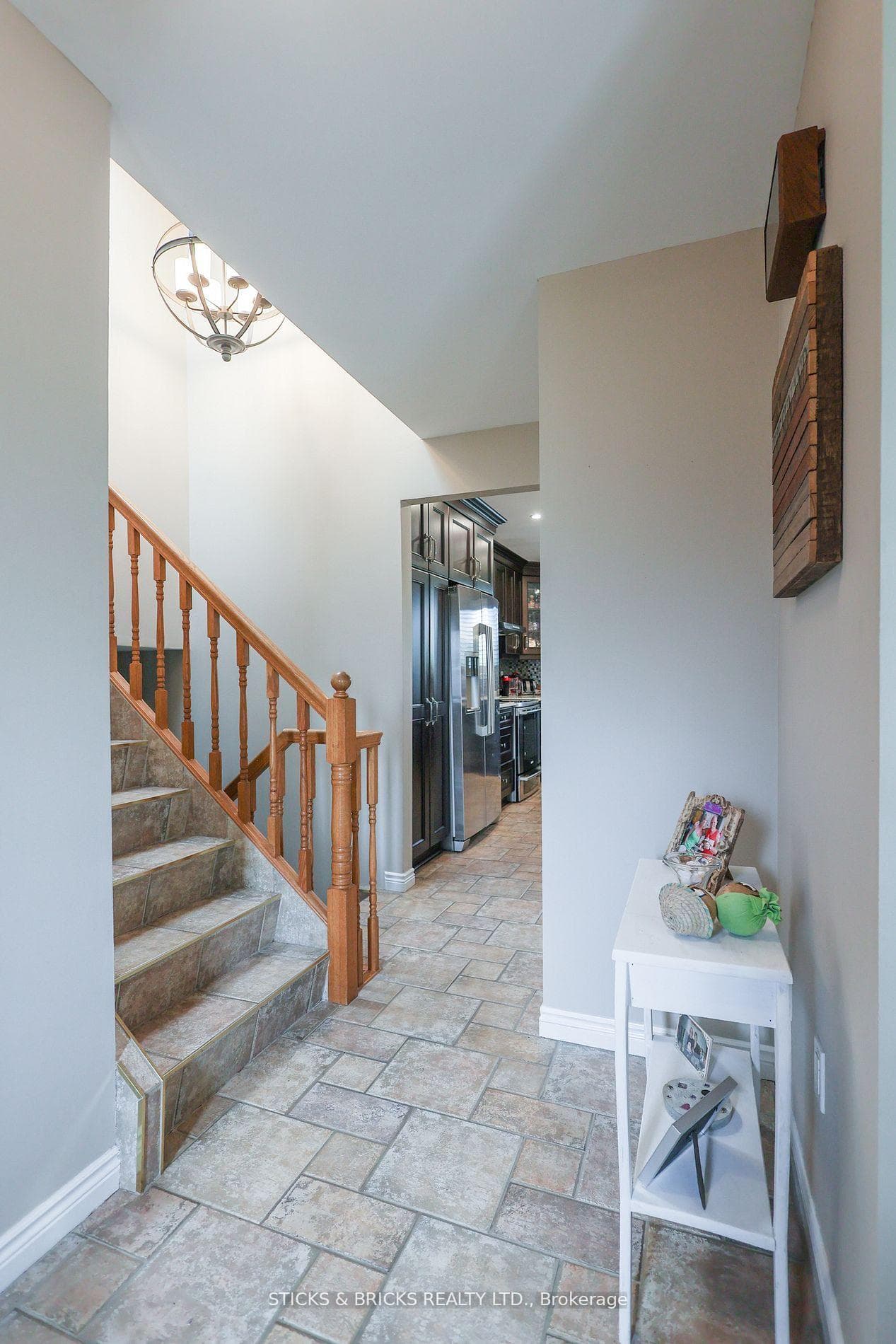 8238 Lexington Court photo 3
