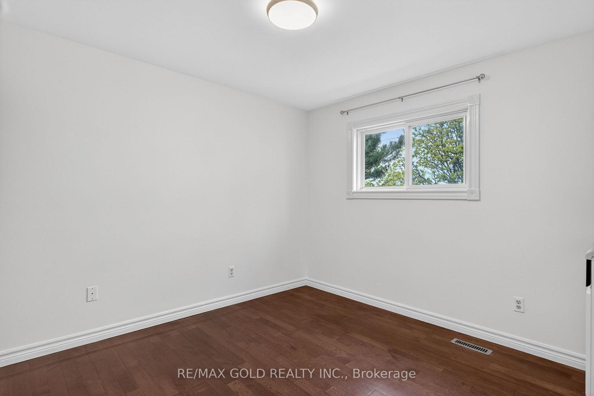 43 Saintsbury Square photo 26