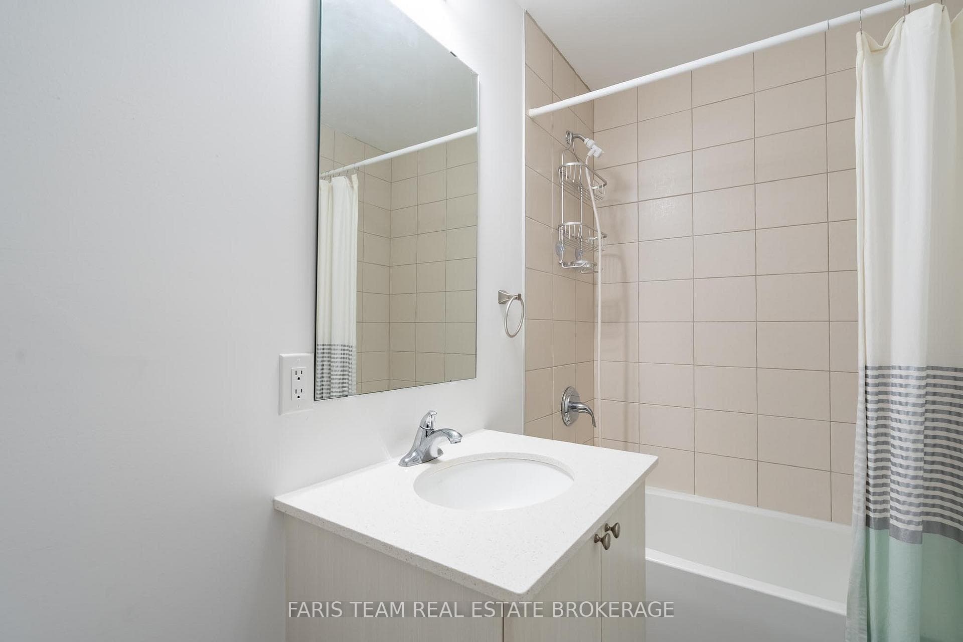 430 Essa Road Unit 401 photo 17