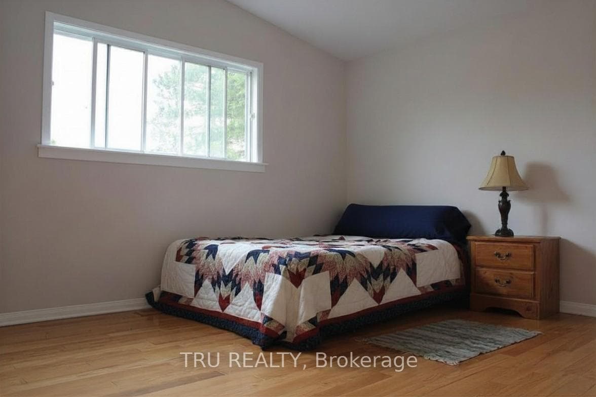 2422 Ouellette Road photo 13