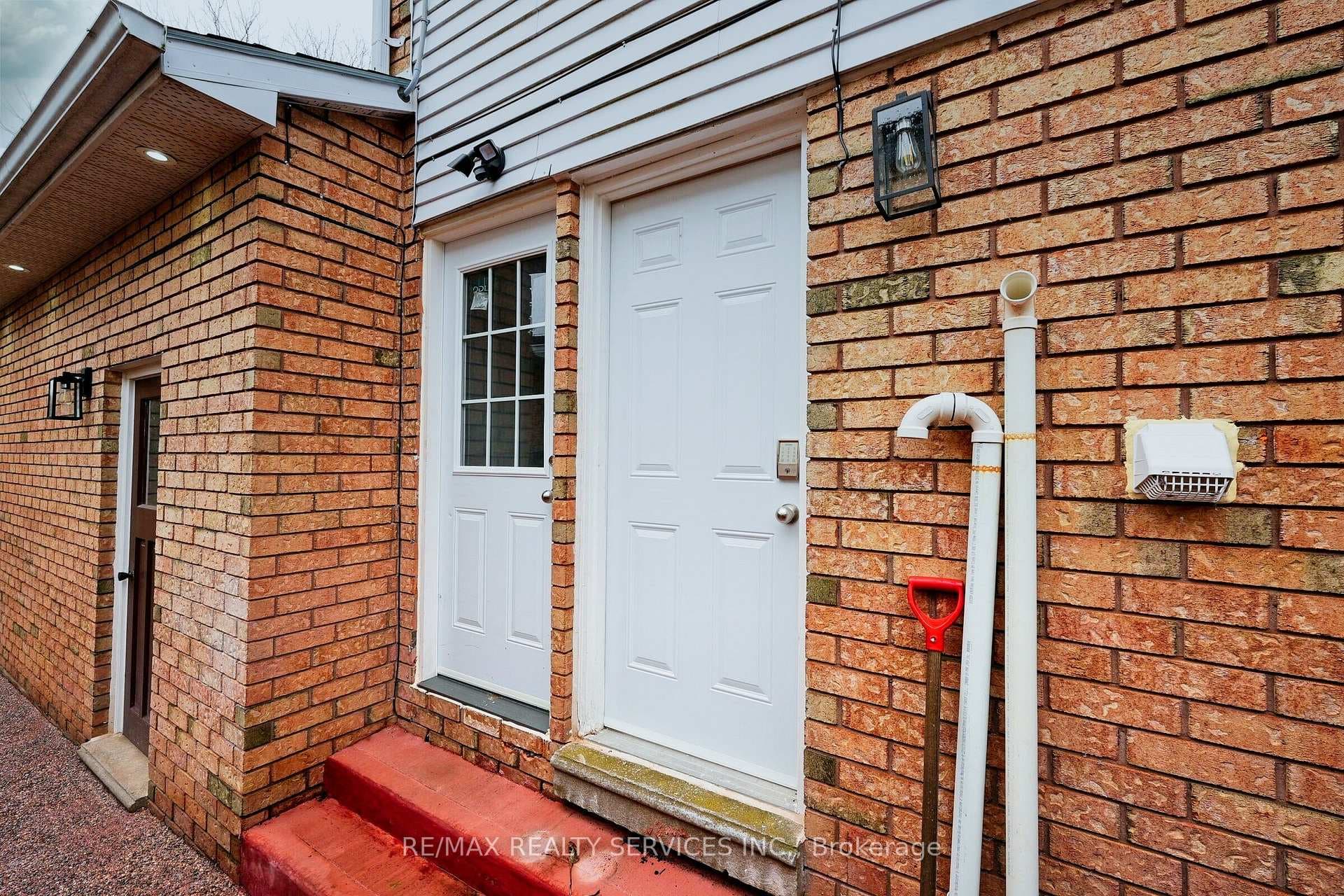 8 Yeoman Drive Unit Basement Apartment photo 15