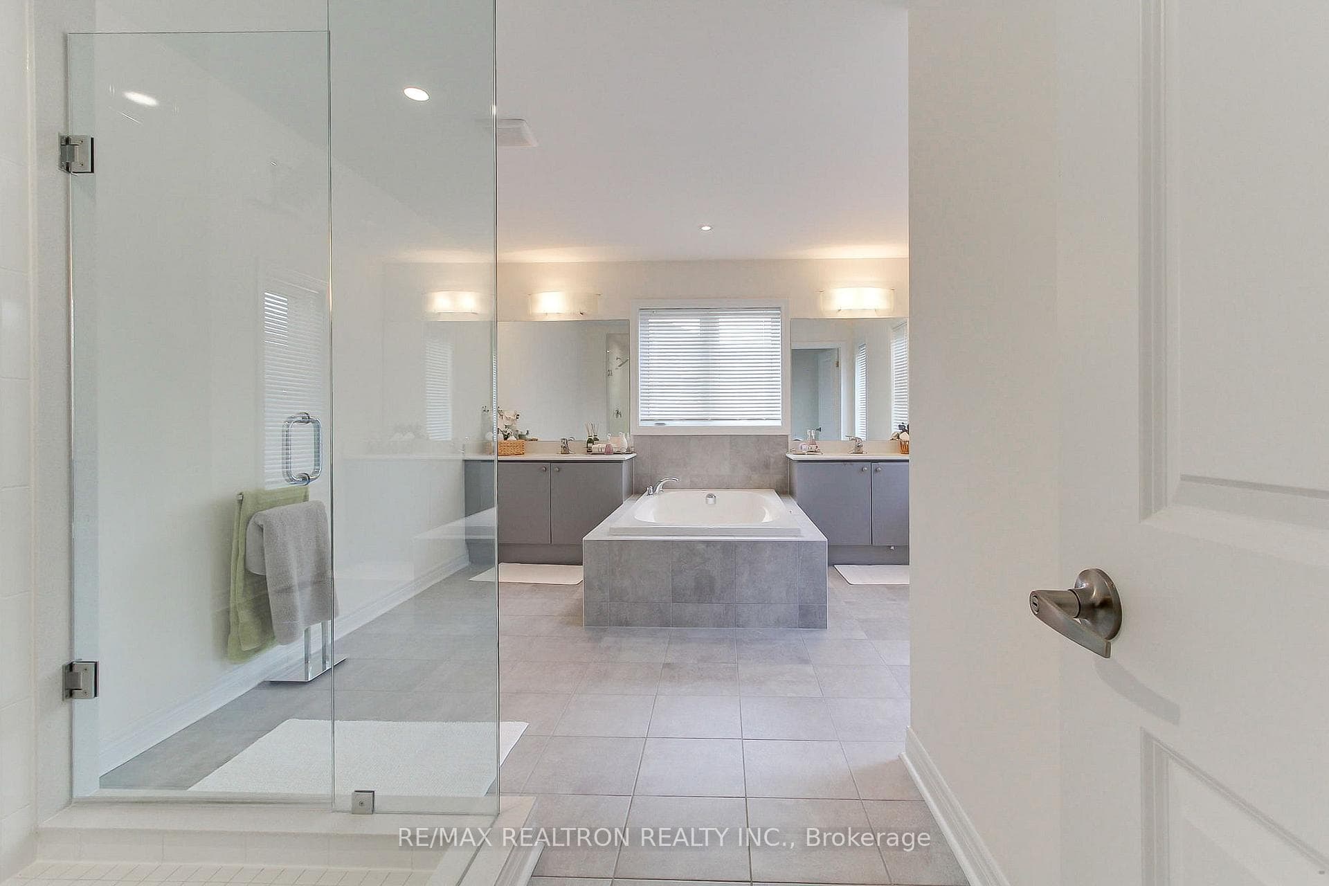 2236 Lozenby Street photo 32