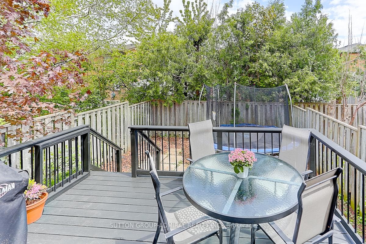 114 Rejane Crescent photo 37