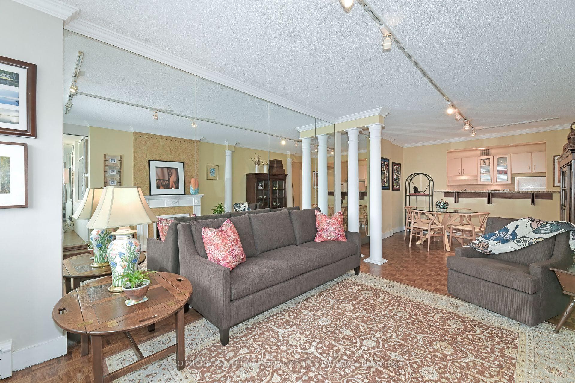 335 Lonsdale Road Unit 406 photo 14