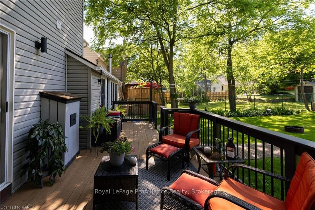 176 WELLINGTON Street photo 39