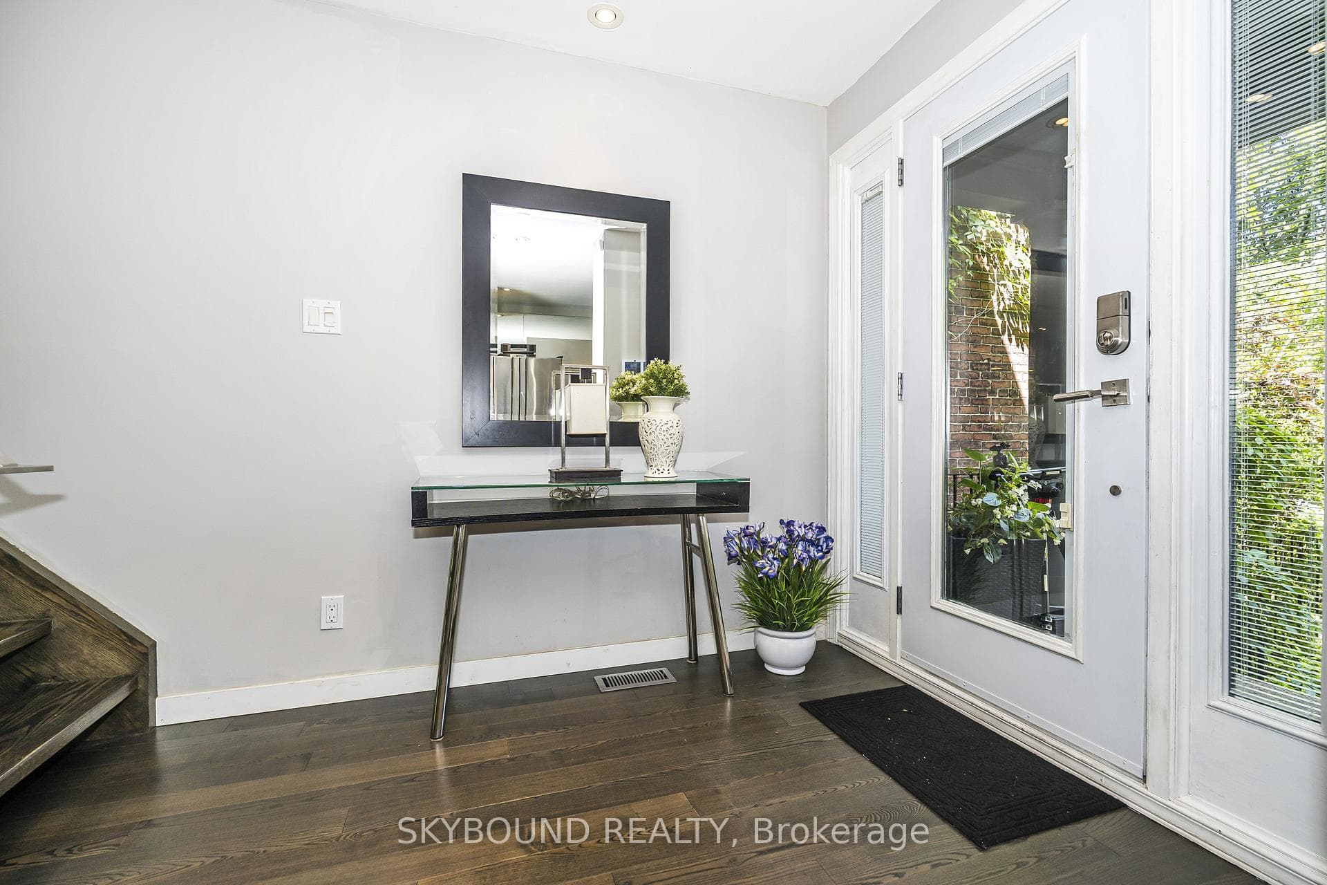 49 Victor Avenue photo 2