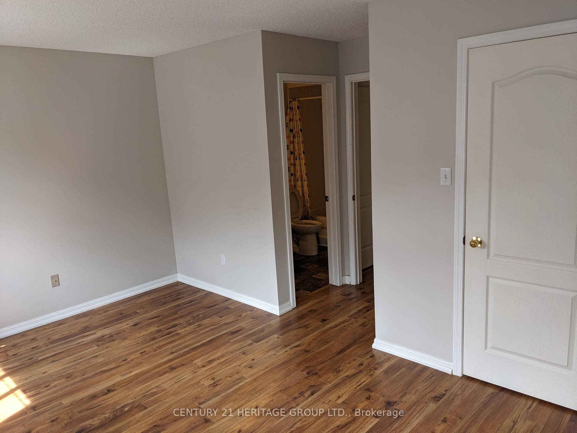 664 MacNab Gate photo 13