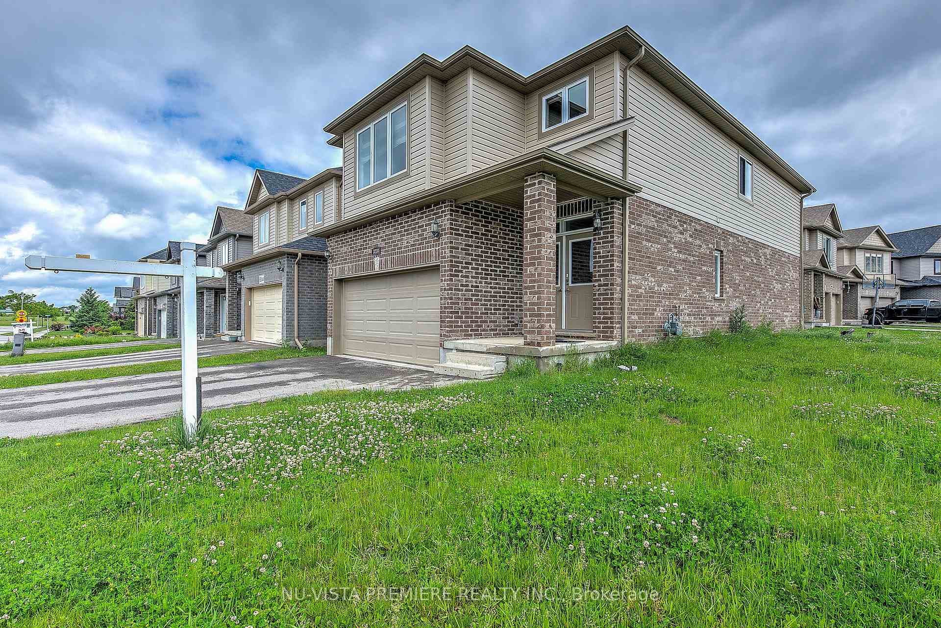 3238 Turner Crescent photo 1
