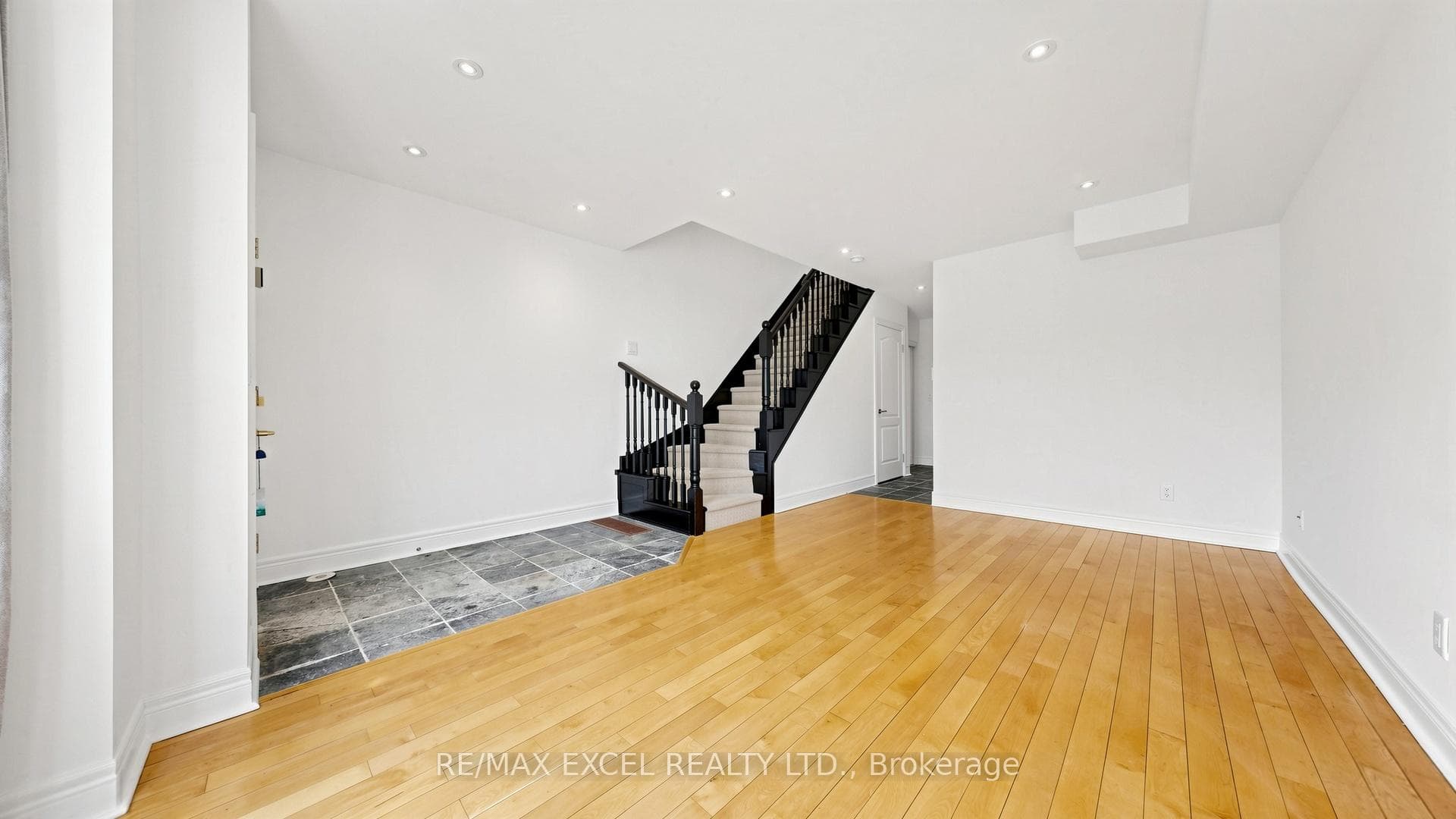 72 Suncrest Boulevard photo 4