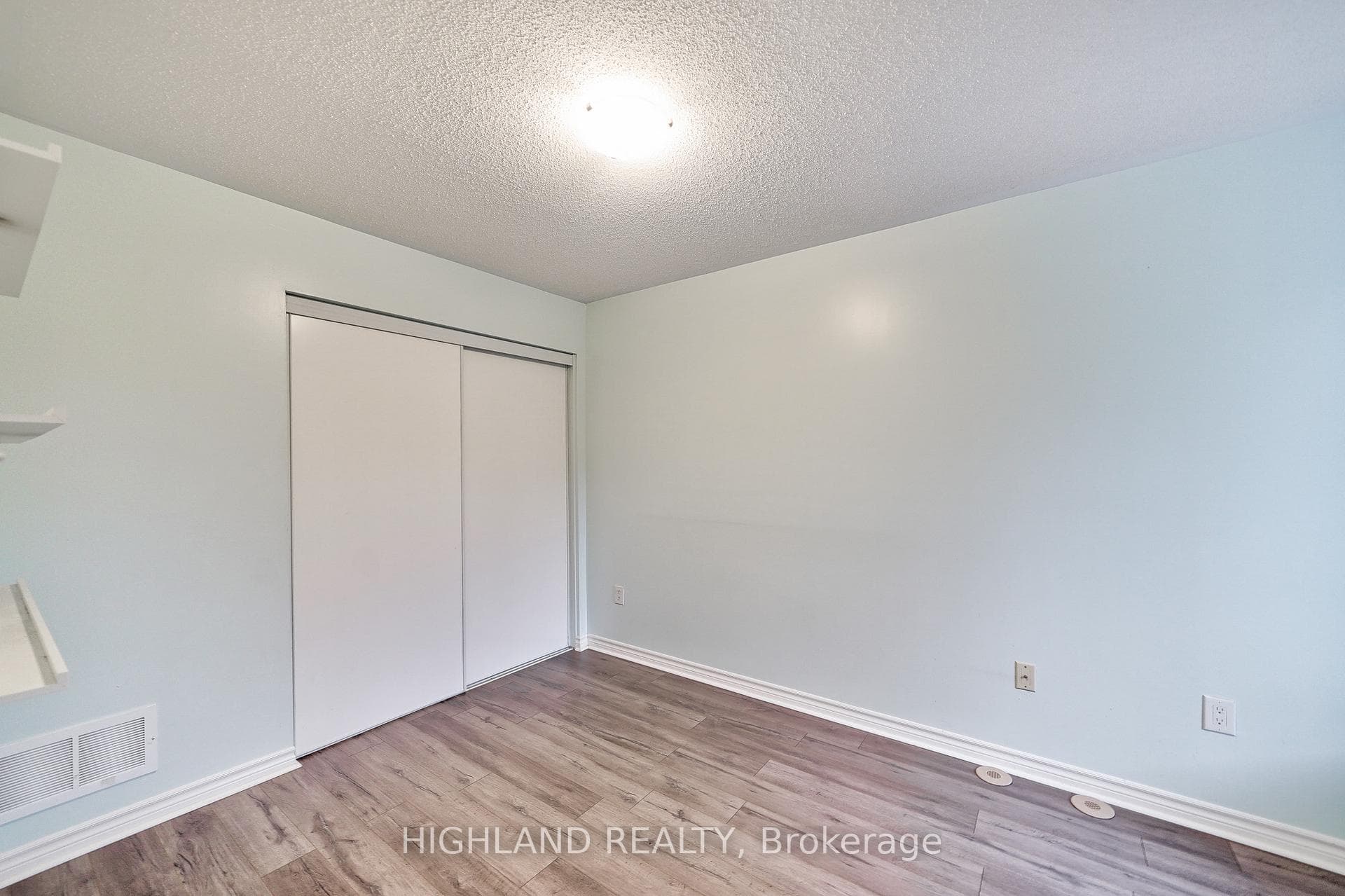 793 Howden Crescent photo 21