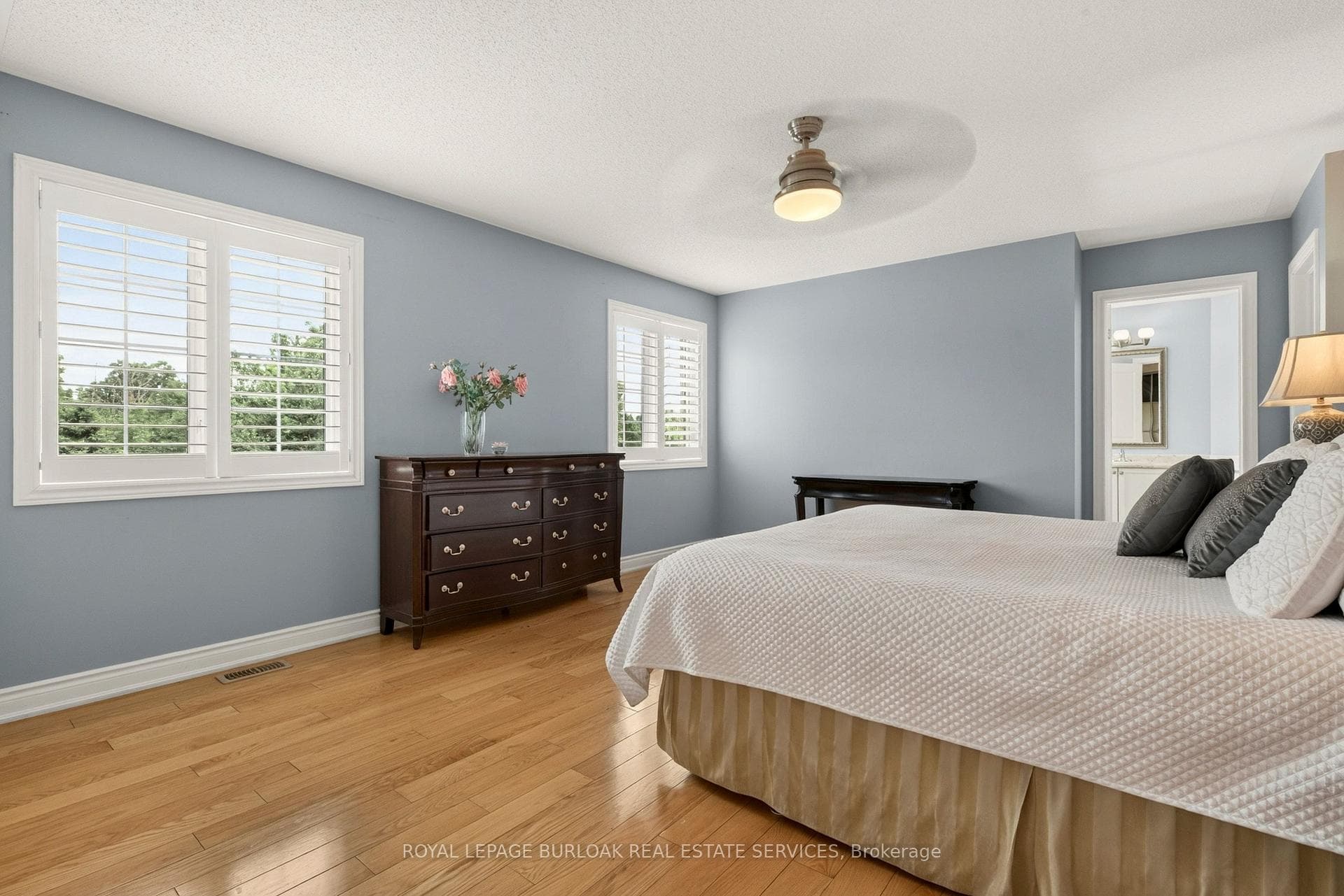 215 Burloak Drive photo 20
