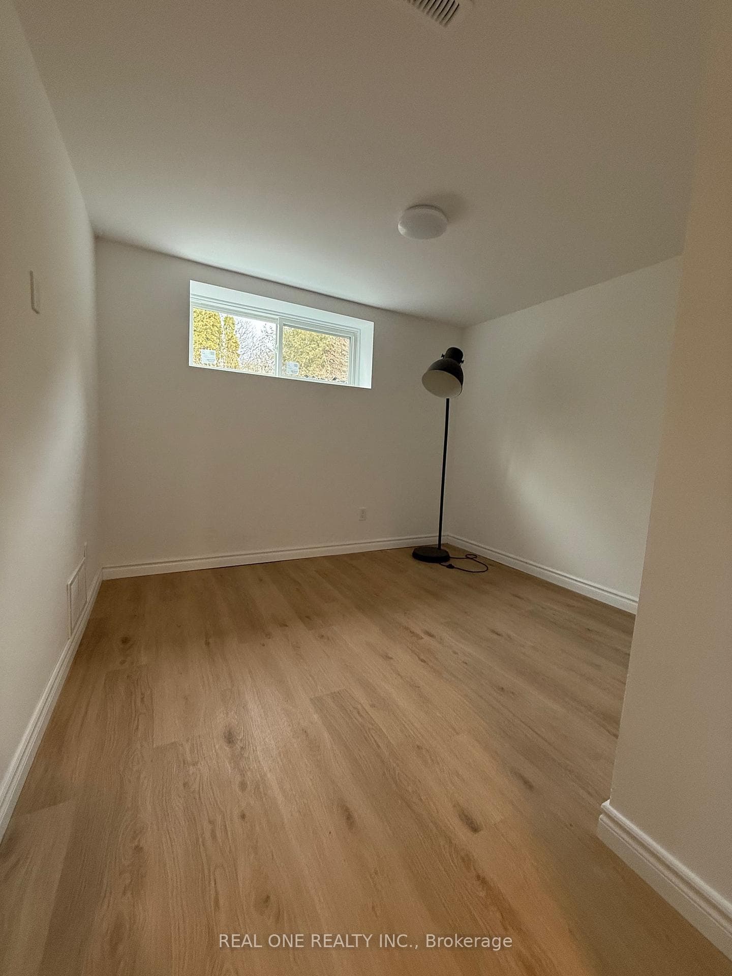 20 Howard Drive photo 3