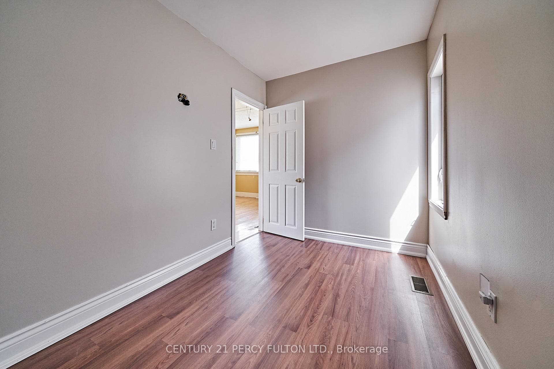 293 College Avenue photo 8