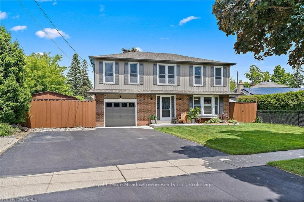 6 BAYLOR Crescent photo 2