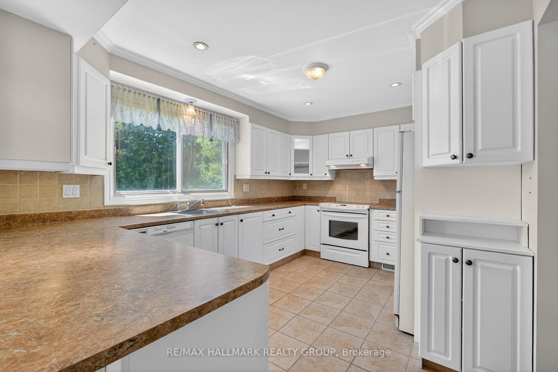 Plenty of cupboard/counter space