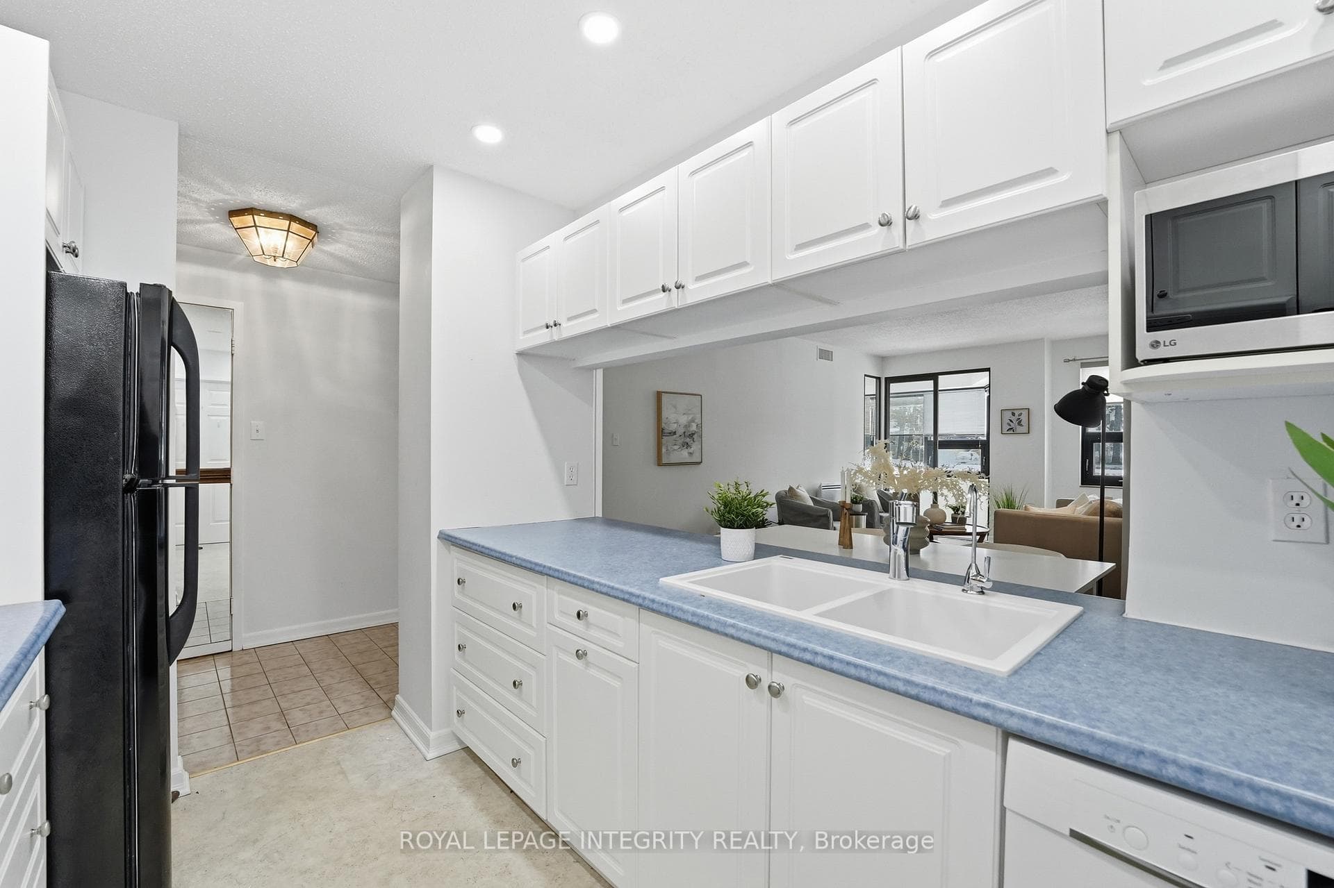 2019 Carling Avenue Unit 108 photo 5