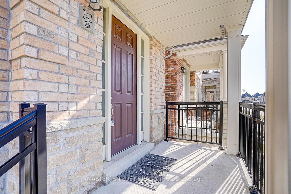 242 Paradelle Drive photo 2