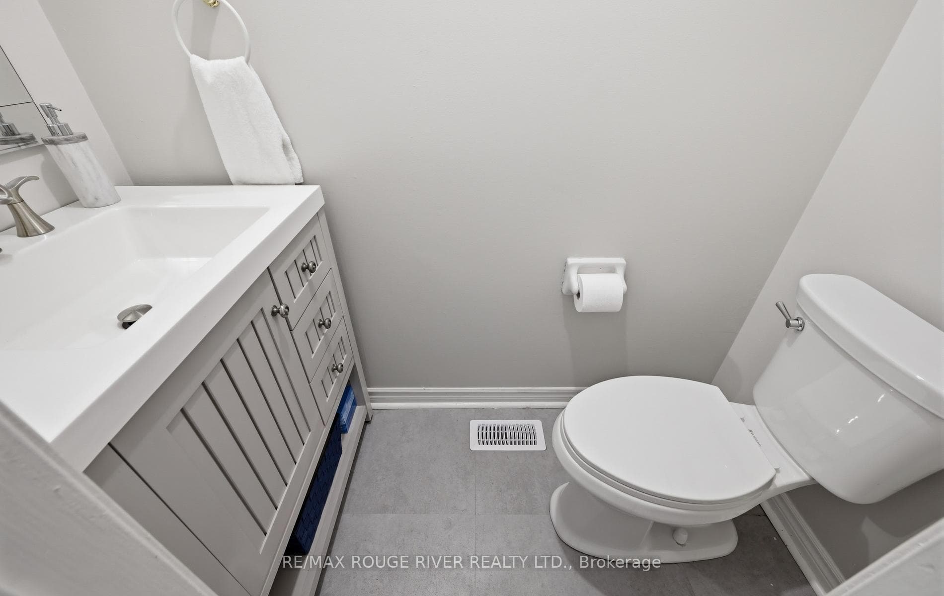 64 Keeble Crescent photo 21