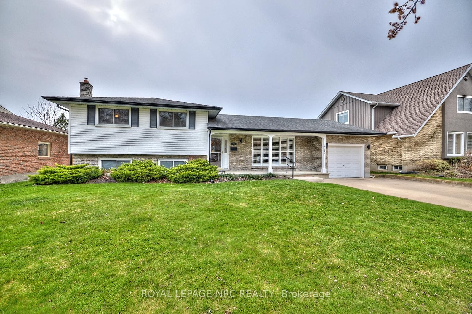 2545 Woodfield Avenue photo 1