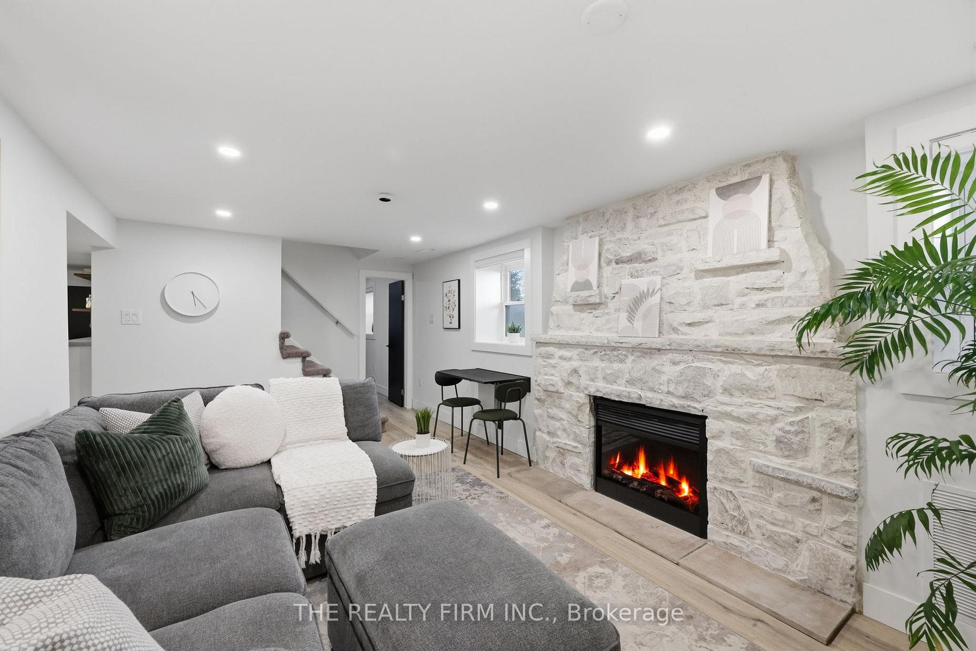 8 Briscoe Street photo 24
