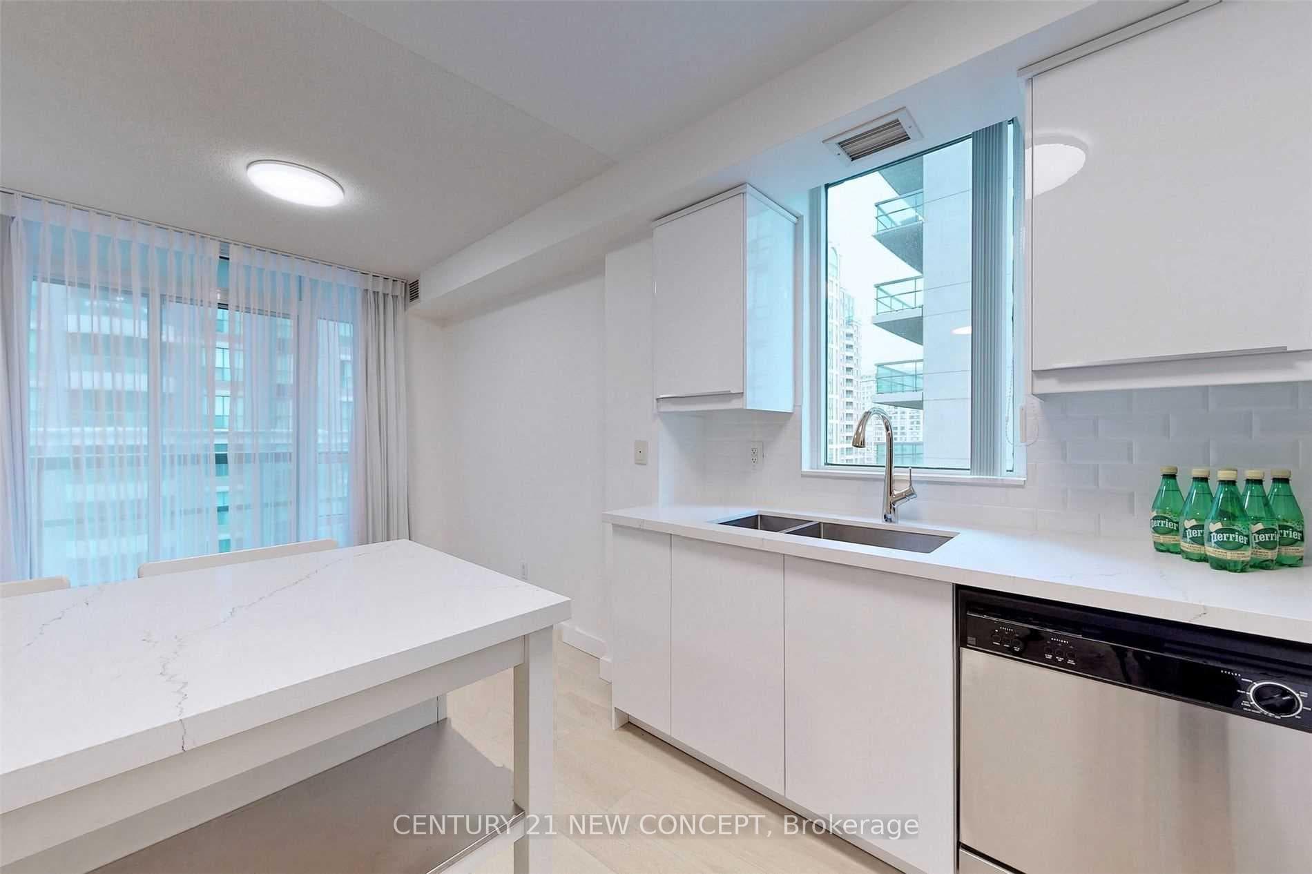 509 Beecroft Road Unit 902 photo 9