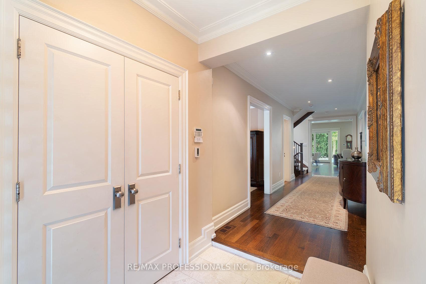 376 Prince Edward Drive photo 7