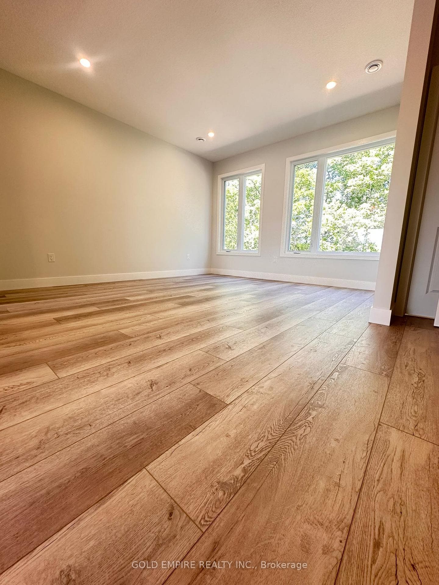 990 Deveron Crescent Unit 27 photo 15