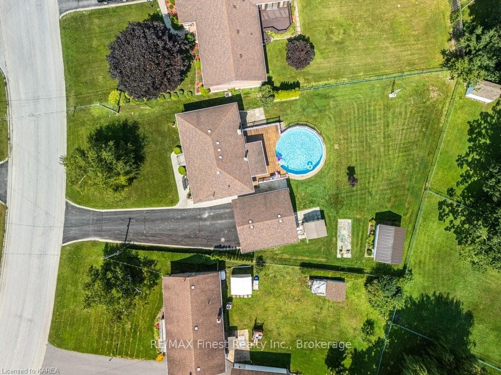 31 FAIRFIELD Boulevard photo 35