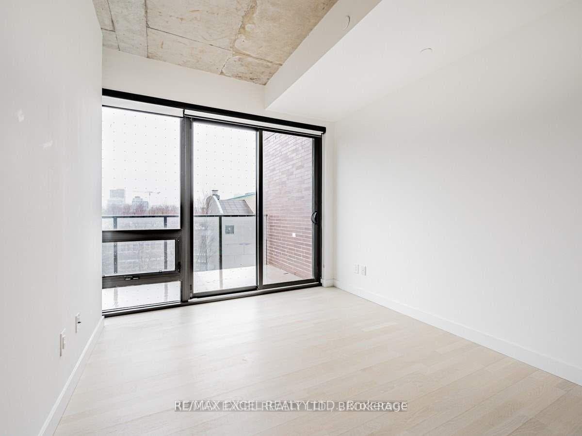 246 Logan Avenue Unit 408 photo 16