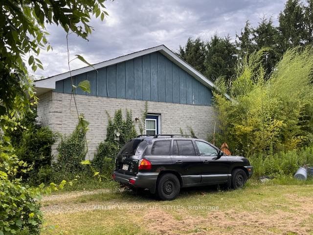 51238 Clinton Street photo 4