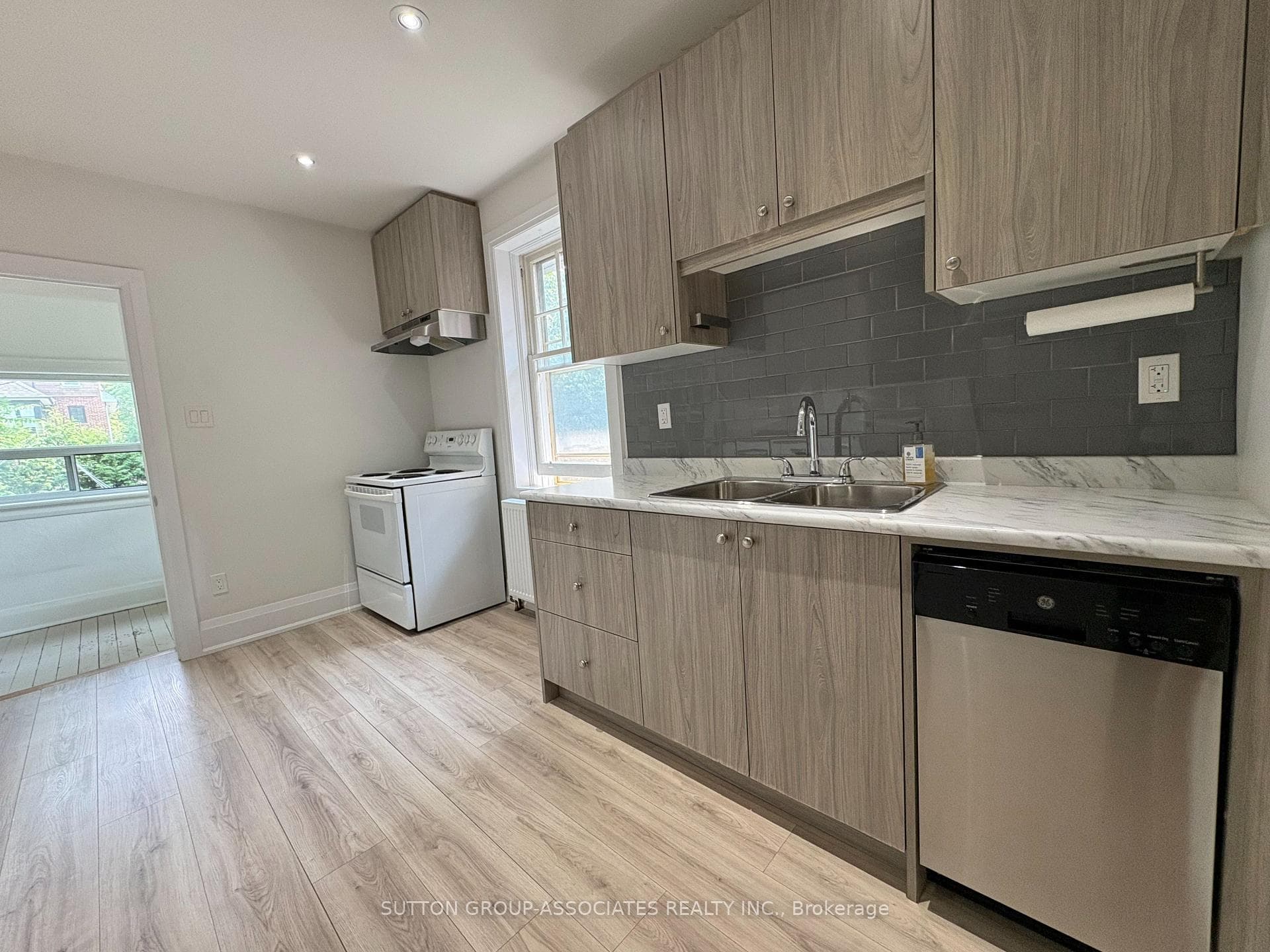191 Arlington Avenue Unit Upper photo 8