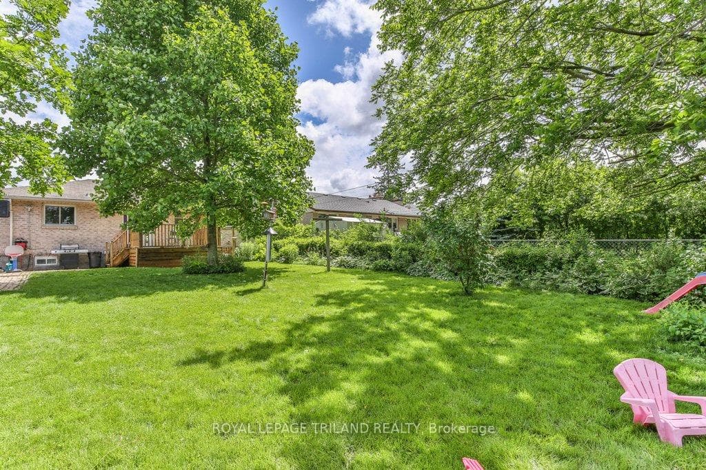 439 BEACHWOOD Avenue photo 36