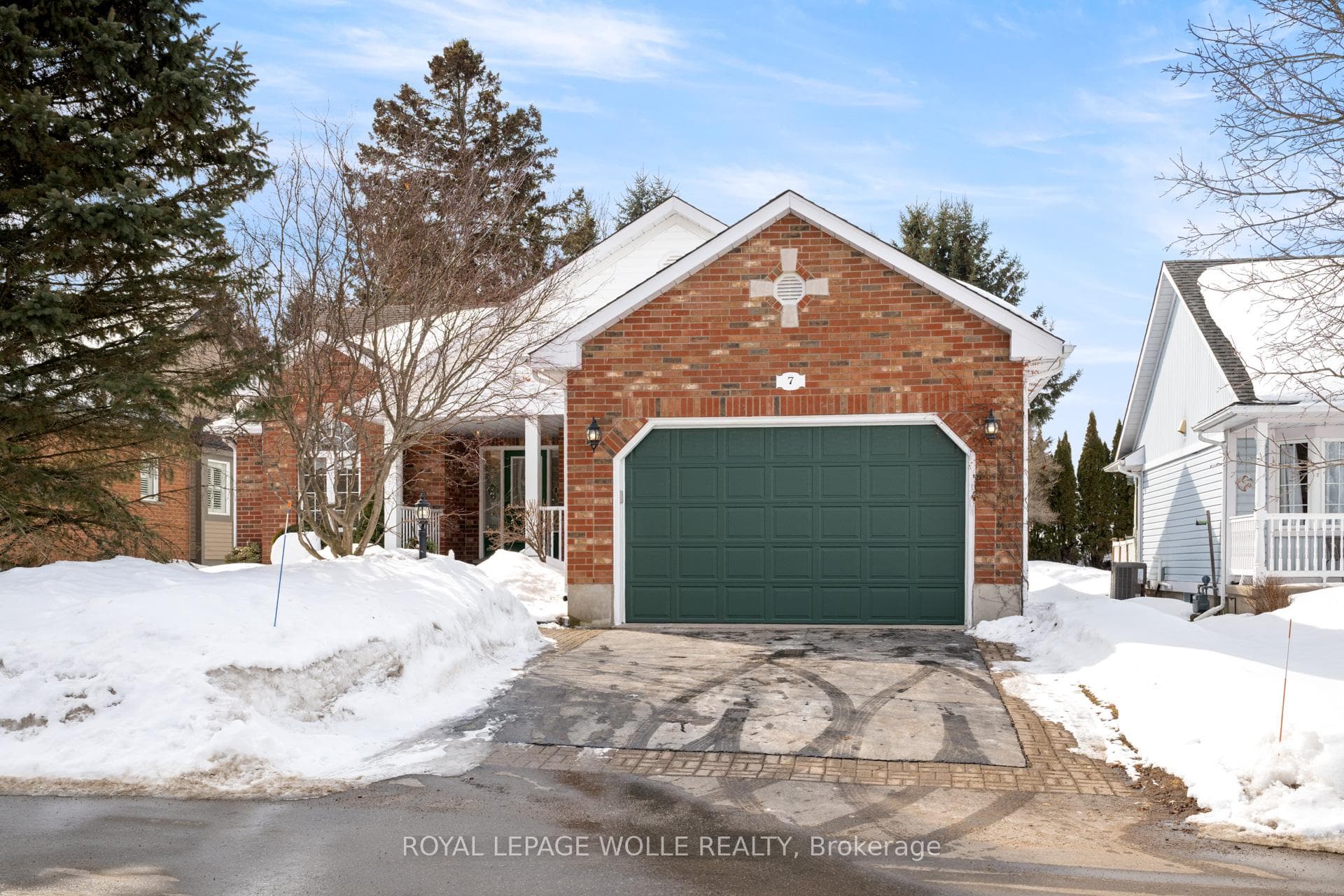 7 Lakefield Court photo 2