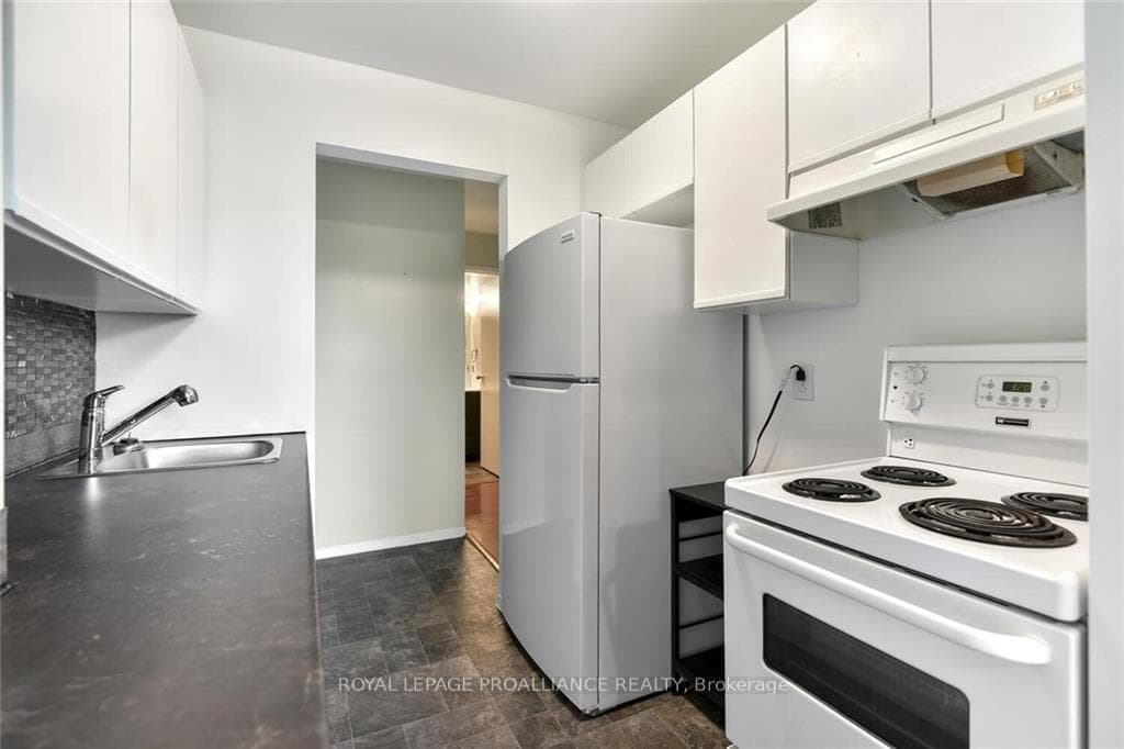 2 CHARLOTTE Place Unit 22 photo 10