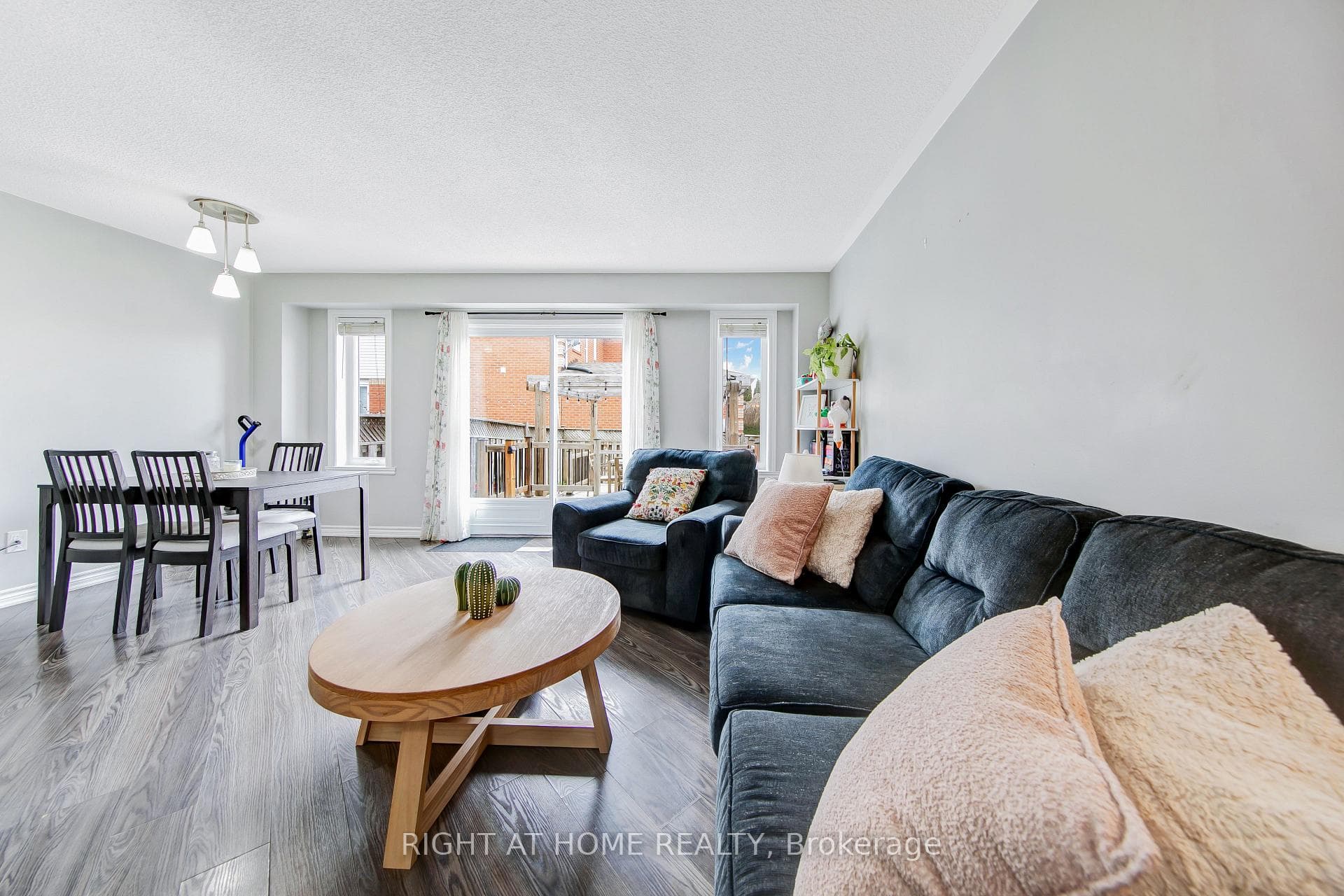 11 Potter Crescent photo 7