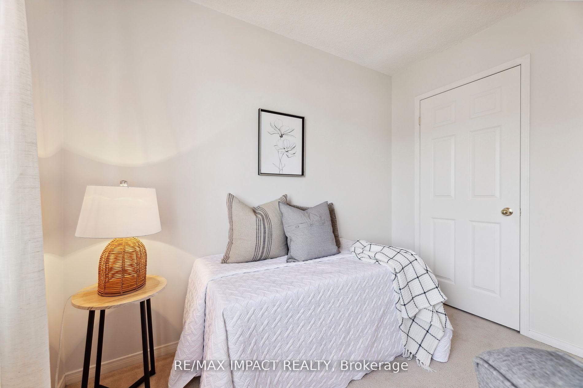 160 Eldad Drive photo 13