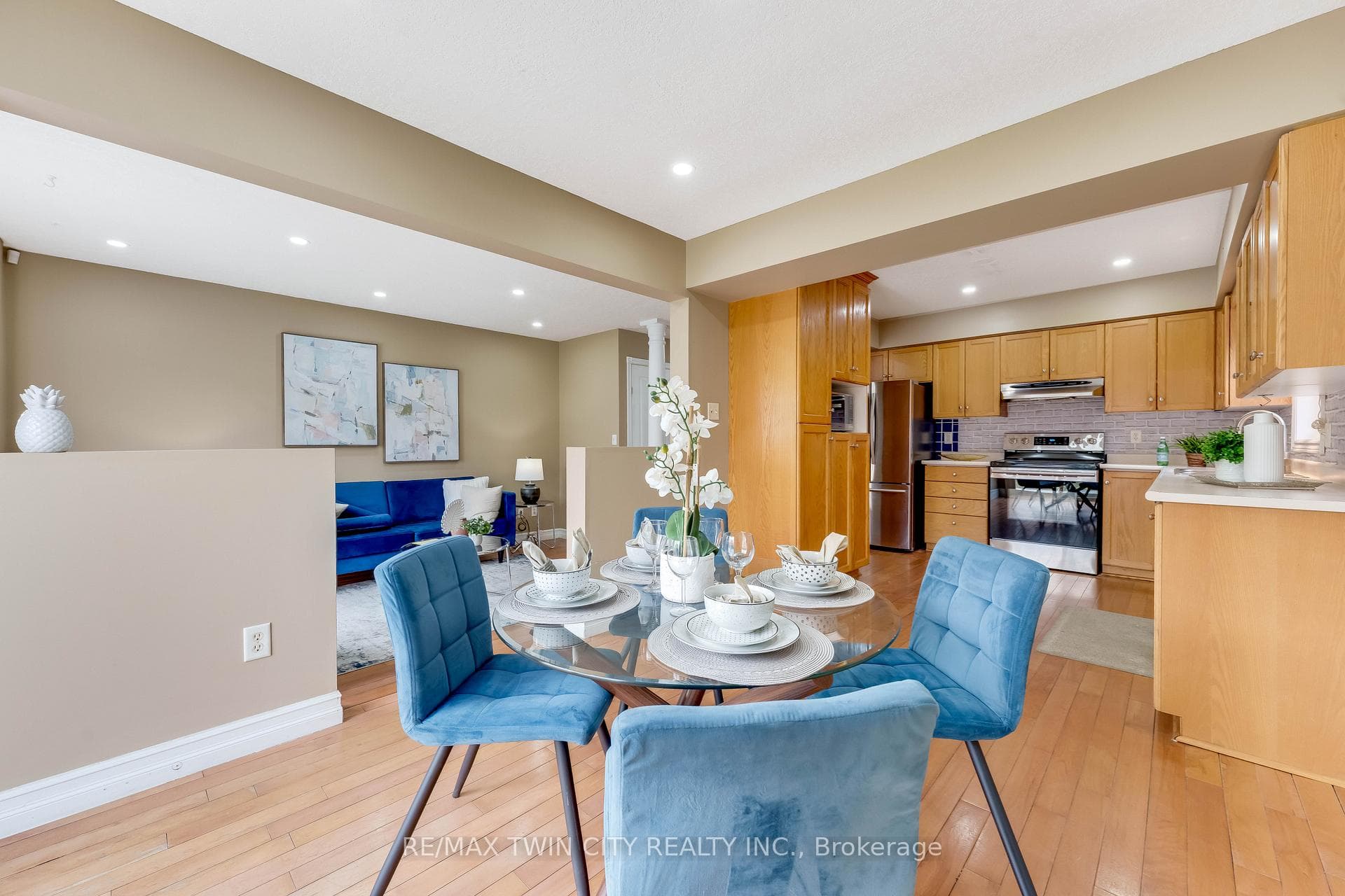 135 Veronica Drive photo 8