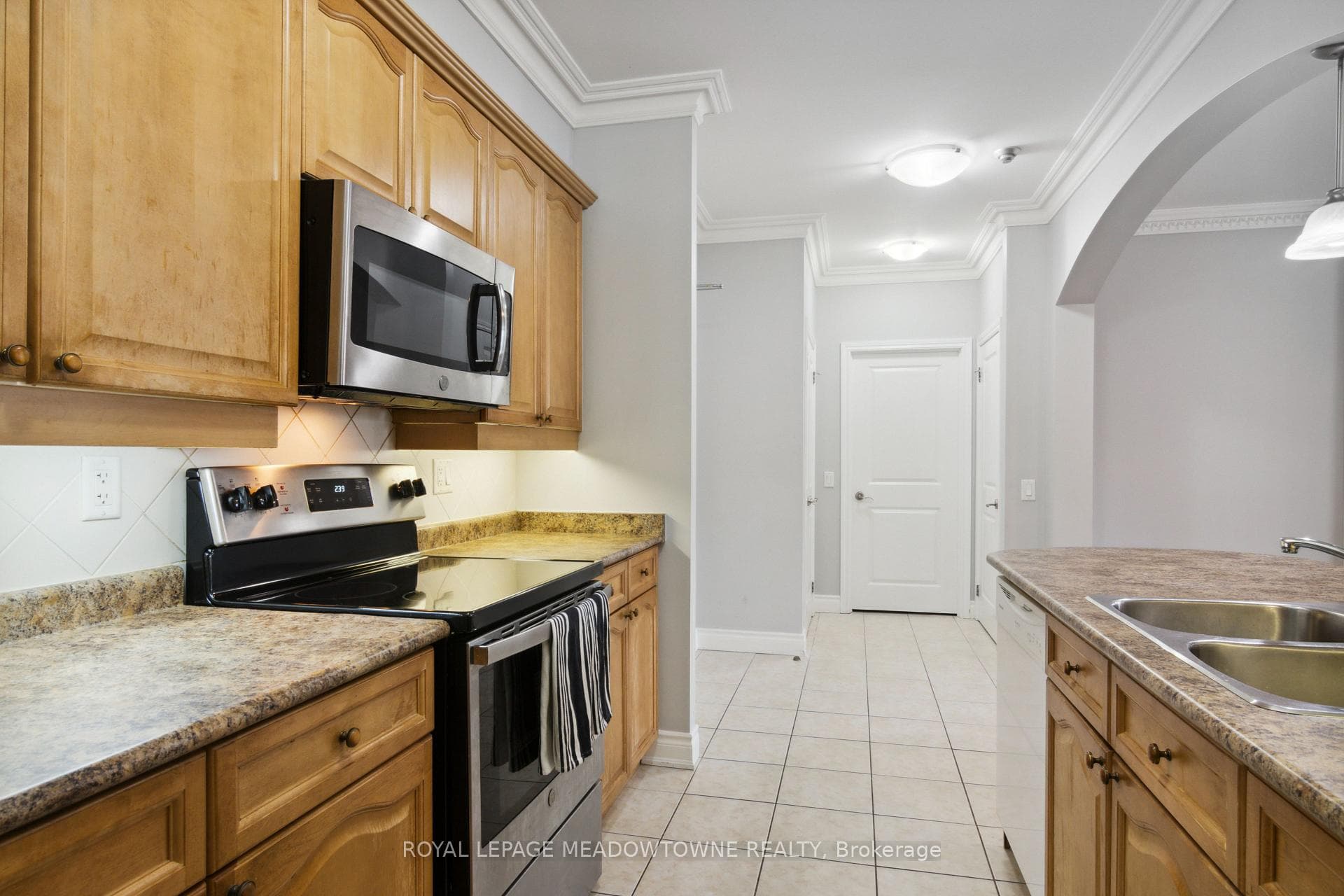 9519 Keele Street Unit 223 photo 13