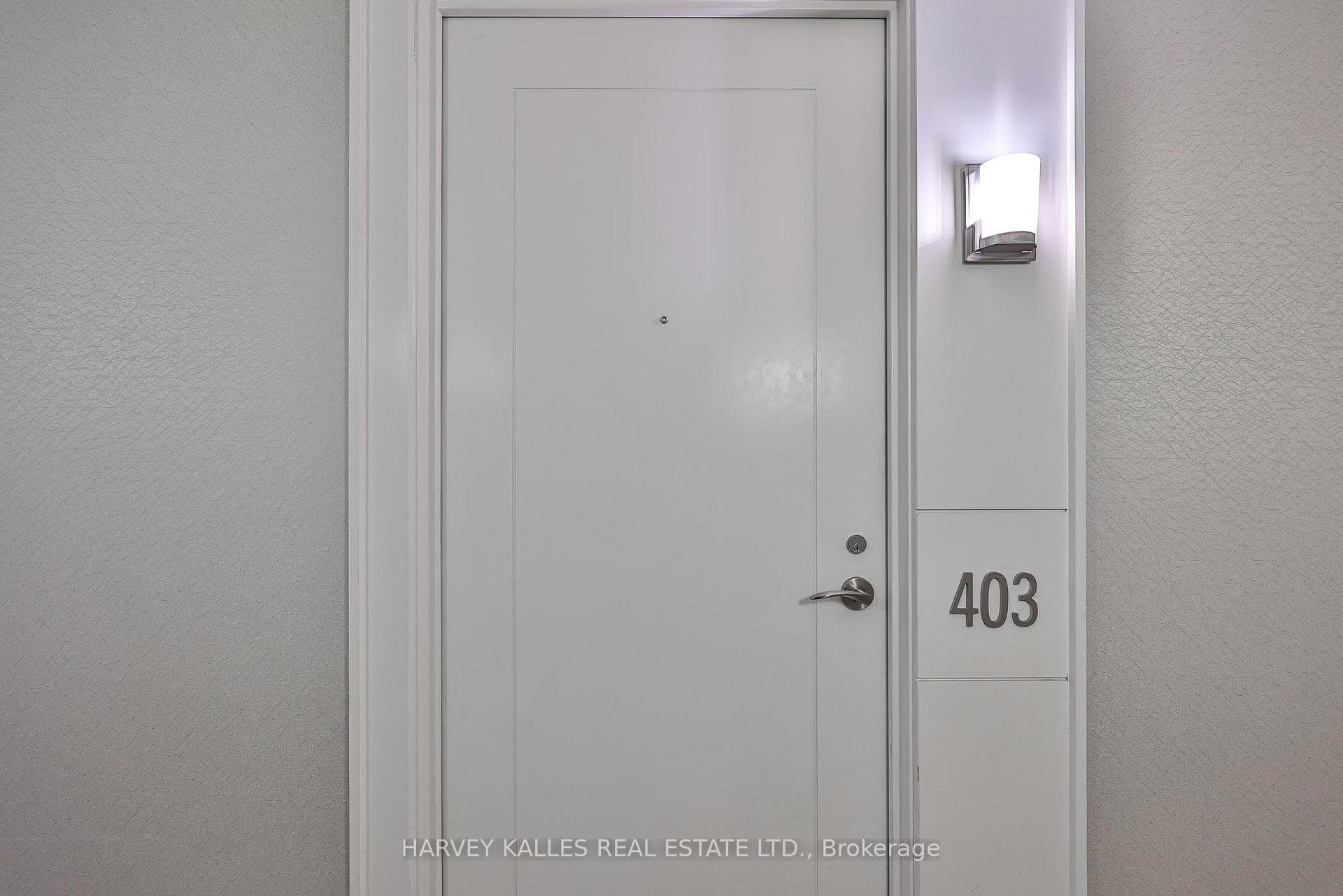 830 Lawrence Avenue Unit 403 photo 2