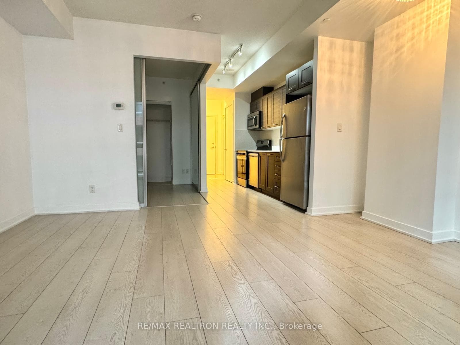 20 Bruyeres Mews Unit 516 photo 2